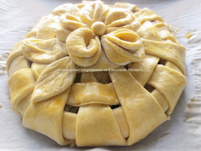 Пирог с начинкой (картошка, тунец, яйца, сыр, зелень)