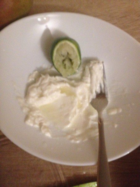 Кусочки курицы в индийской лепешке с манго и лаймовой заправкой