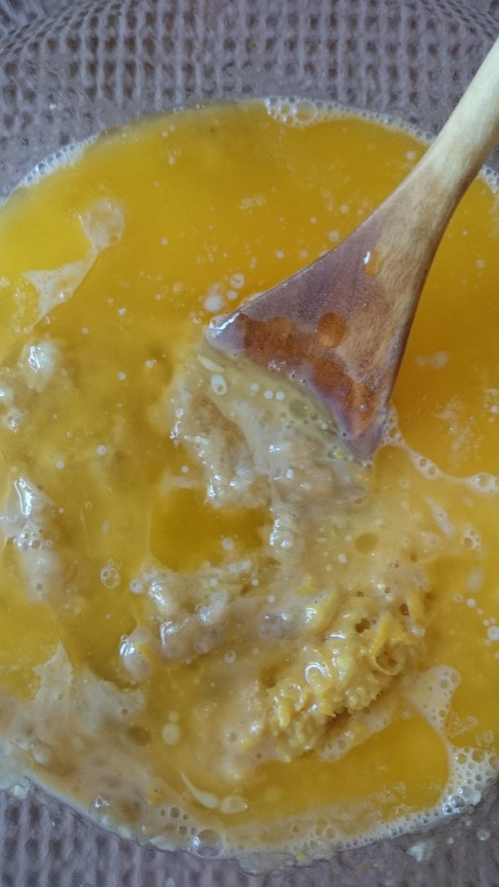 Банановый кекс с кедровыми орешками и цедрой лимона