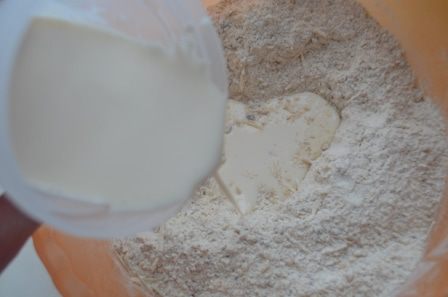 Ирландский содовый хлеб с пармезаном и грецкими орехами