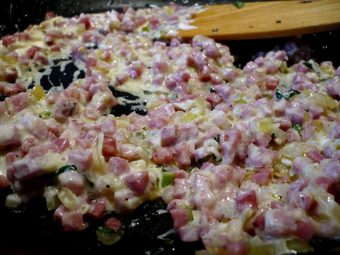 Рогалики с беконом «Пластилиновая ворона»