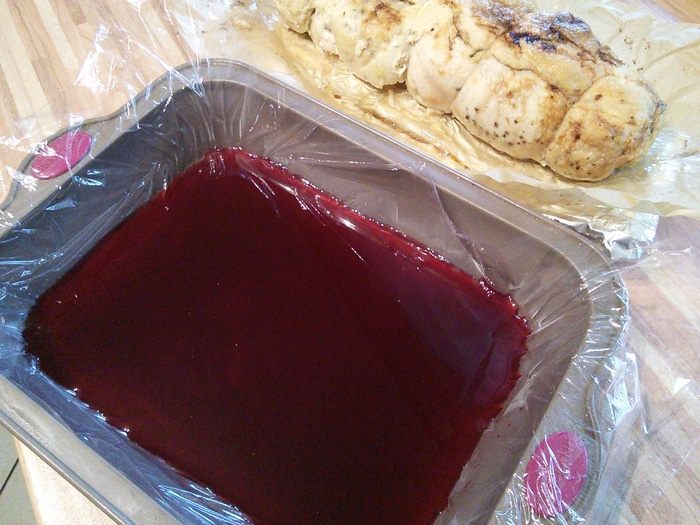 Куриный рулет в гранатовом желе