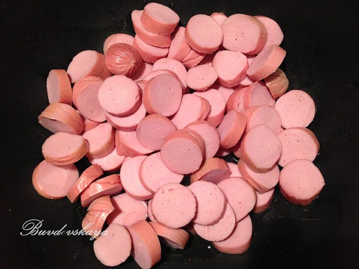 Капустная солянка с сосисками