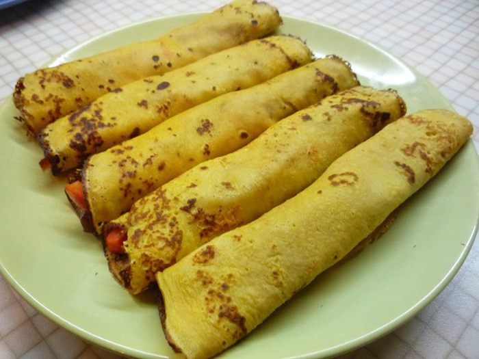 Блинные рулетики из тыквы с копченостями и йогуртом