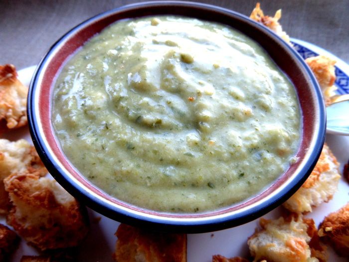 Французский чесночный суп с сырными гренками