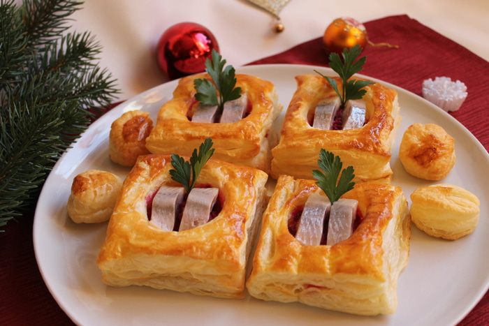 Волованы со свеклой и сельдью