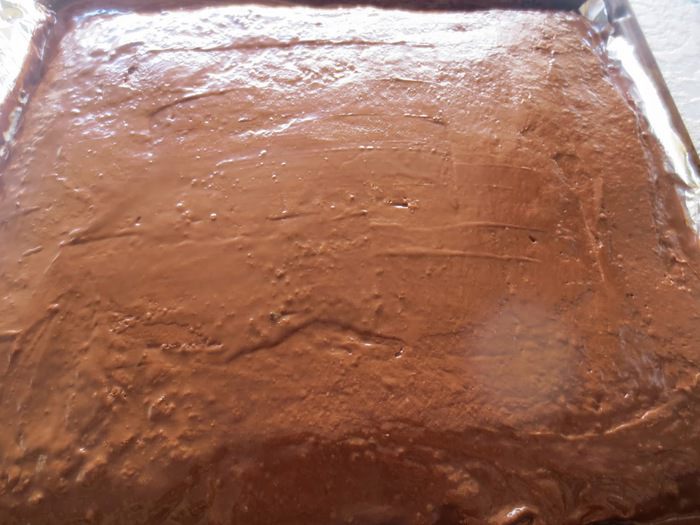 Шоколадно-миндальный торт с ежевикой