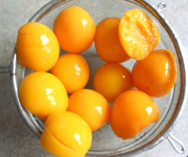 Пирог-цветок с персиками