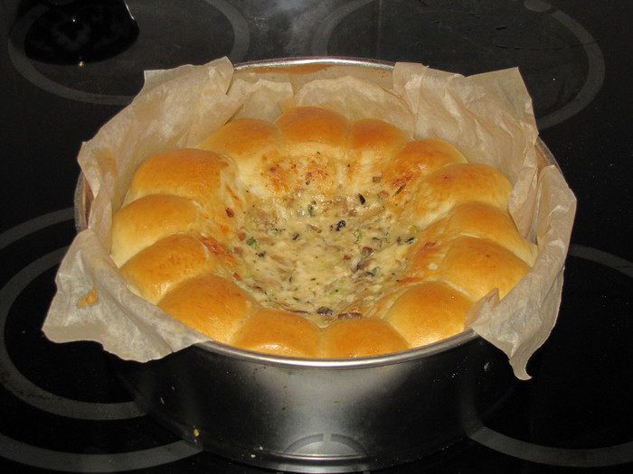 Булочки-роллы с грибным дип-соусом