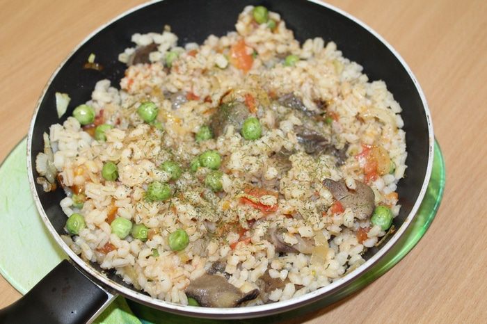 Паэлья из перловой крупы и лесных грибов