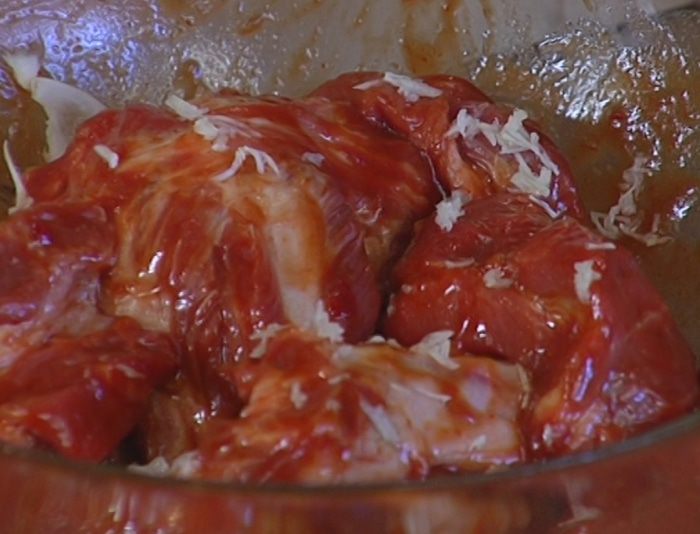 Запеченная пряная свинина с хересом