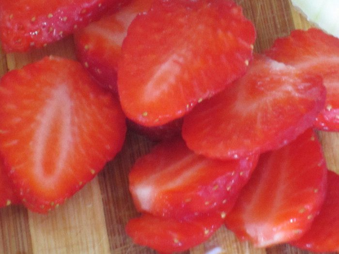 Тарталетки с клубникой и белым шоколадом