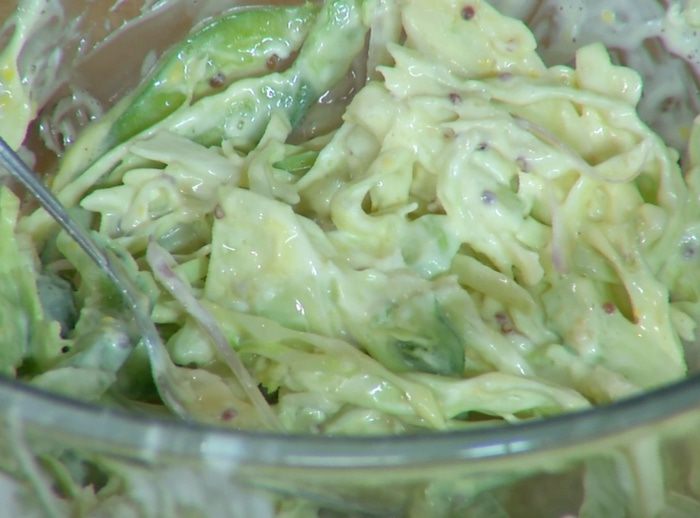 Хот-доги с зелеными овощами и горчичным майонезом 