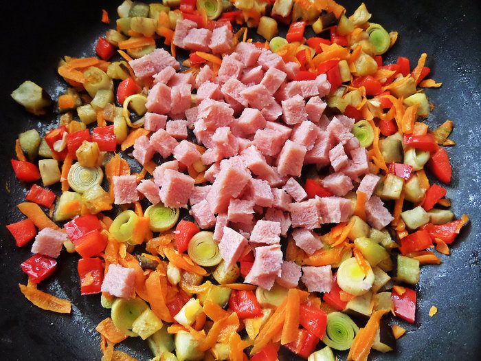 Кускус с овощами и ветчиной