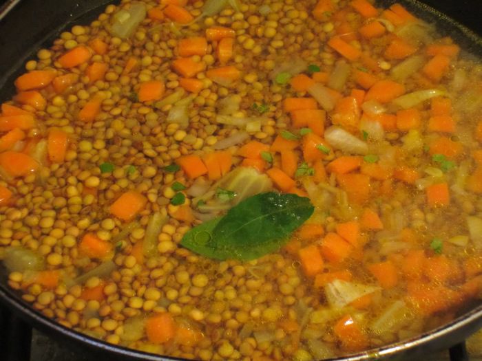 Суп-крем из чечевицы  под хрустящей корочкой