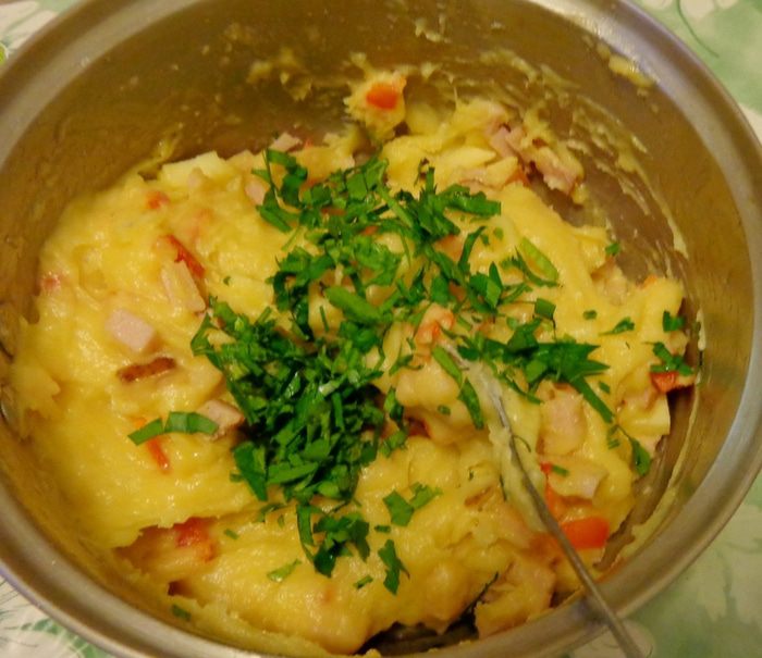 Заварные булочки с ветчиной, сыром и болгарским перцем