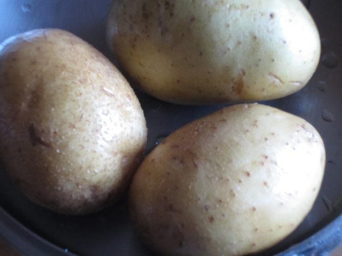 Картофель, фаршированный тунцом