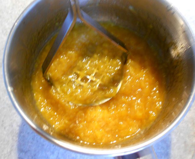 Пирог-цветок с персиками