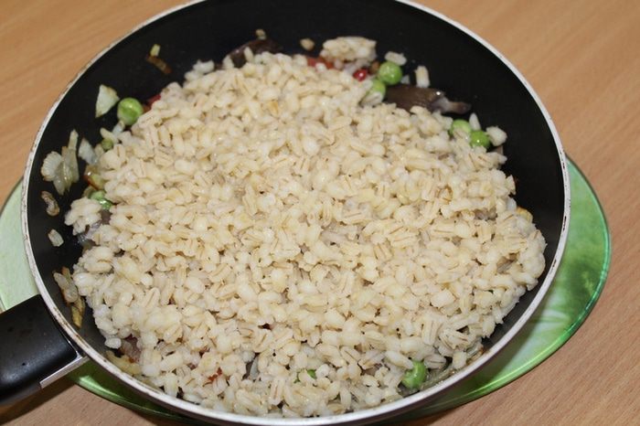 Паэлья из перловой крупы и лесных грибов