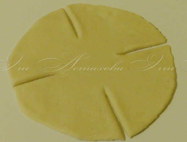 Пирог с творожными розами