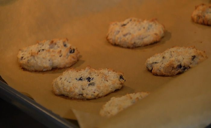 Печенье с черносливом, грецкими орехами и корицей 