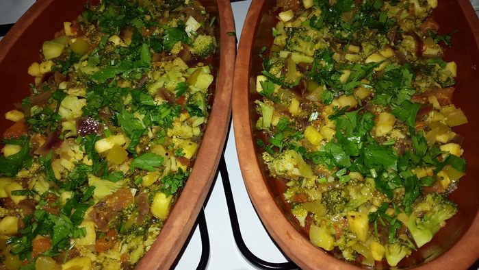 Постный &amp;quot;омлет&amp;quot; с овощами, запеченный в глиняных тарелках