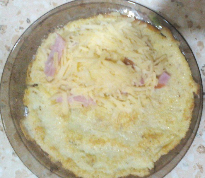 Классический французский омлет с ветчиной и сыром