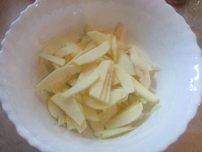 Летний яблочно-персиковый пирог