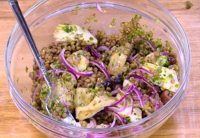Салат из чечевицы с артишоками и фетой 