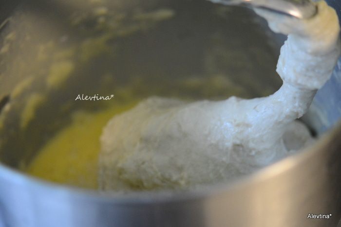 Домашняя булка с пеканом и корицей