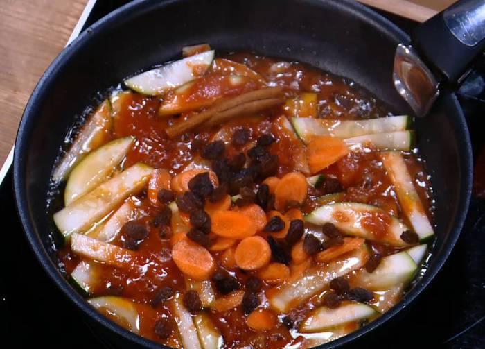 Кускус с овощами и миндальным песто 