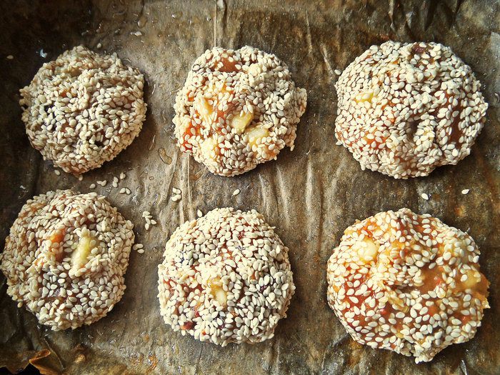 Арахисовое печенье с шоколадом и фруктами