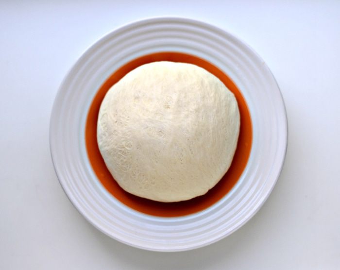Пирог с нутом, зеленым горохом и зеленью