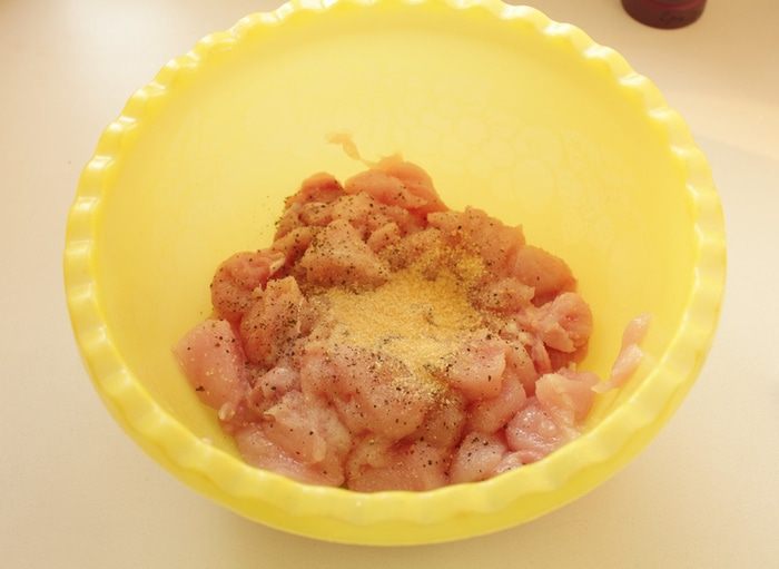 Куриный рулет с грибами и сыром