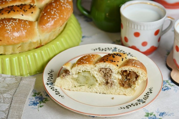 Пирог из пирожков «Дружная семейка»