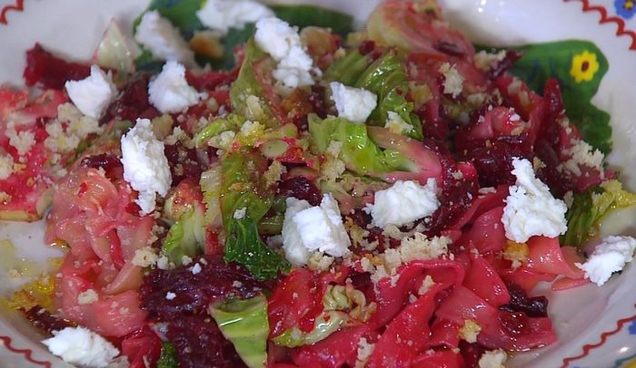 Паста со свеклой и савойской капустой 
