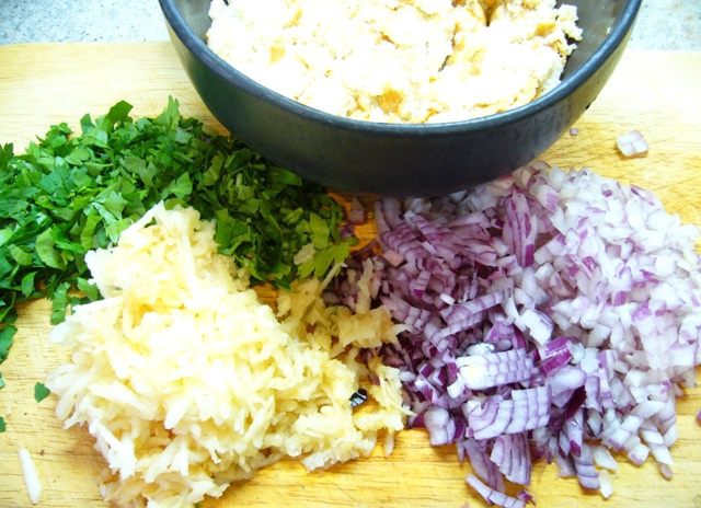 Котлеты по-гречески (кефтедес)