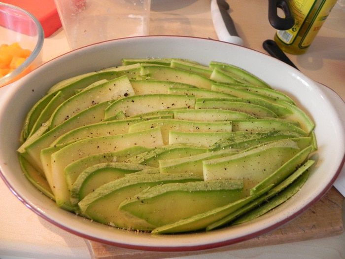 Запеченные кабачки с травами и чесноком