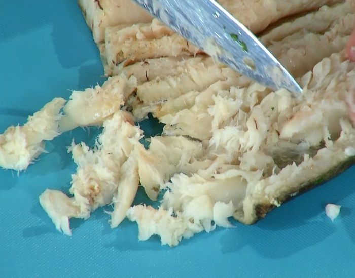 Картофель, начиненный творогом и копченой рыбой 
