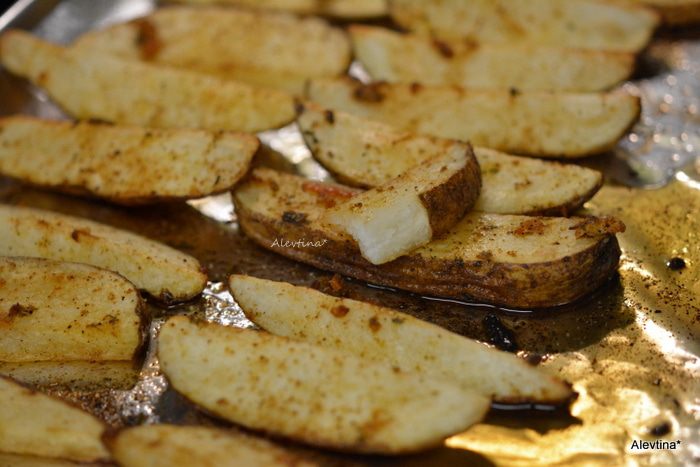 Картофельные дольки в специях