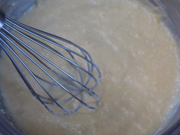 Пасхальные творожные булочки с заварным кремом и абрикосами