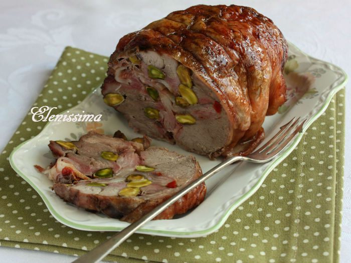 Рулет из индейки с фисташками