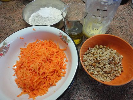 Морковный пирог с грецкими орехами