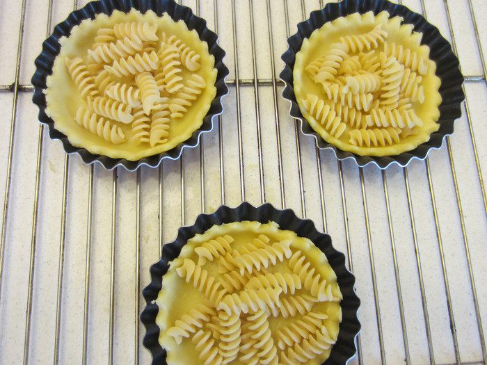 Корзинки с ананасами