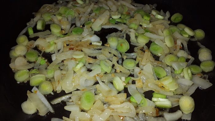 Брюссельская капуста с каштанами, грибами и вялеными томатами