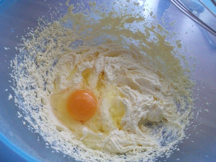 Творожный пирог с ванильным кремом и яблоками