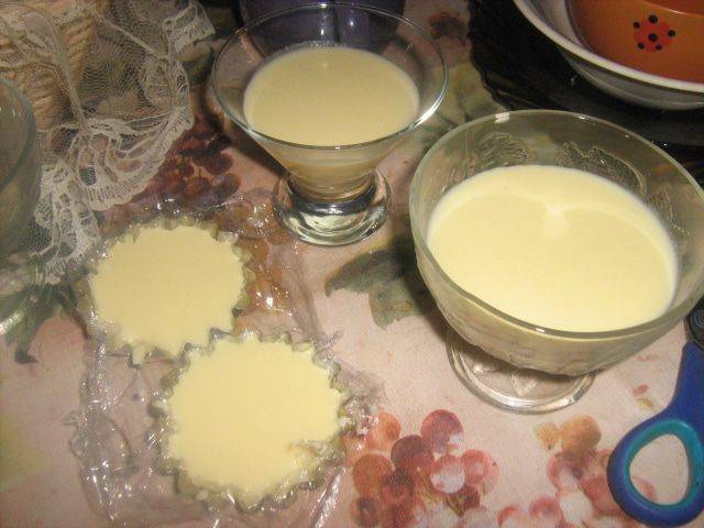 Йогуртово-медовая панна котта с малиной