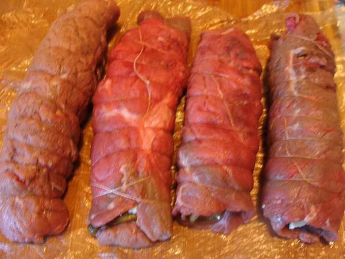 Мясные рулеты с баклажаном и адыгейским сыром