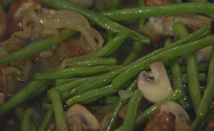Грибы с фасолью и капустой под ароматной сырной корочкой 