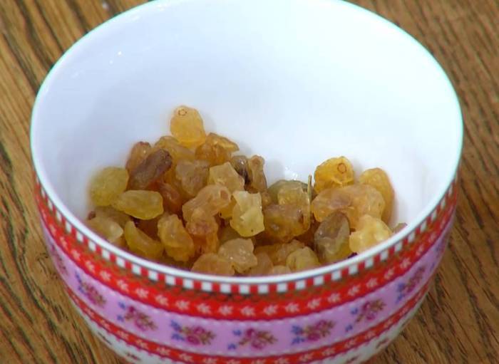 Салат из фенхеля с изюмом и грецкими орехами